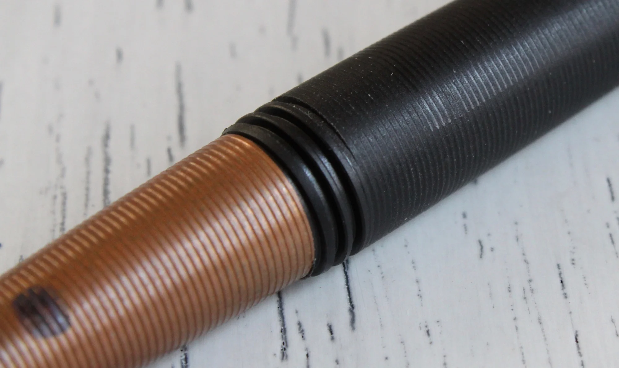 Here's a closeup of the Acme cap threads and the pen's ridged surface.