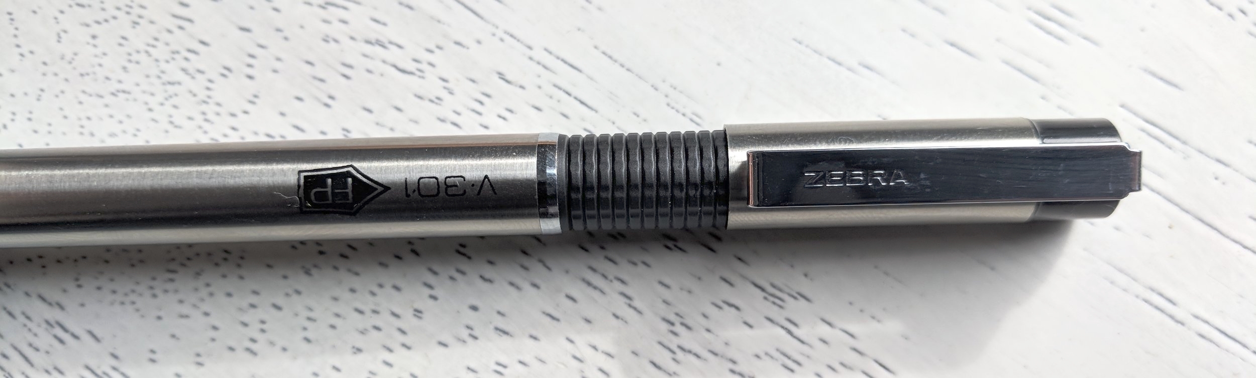 Zebra V-301 Fountain Pen Review — A Better Desk