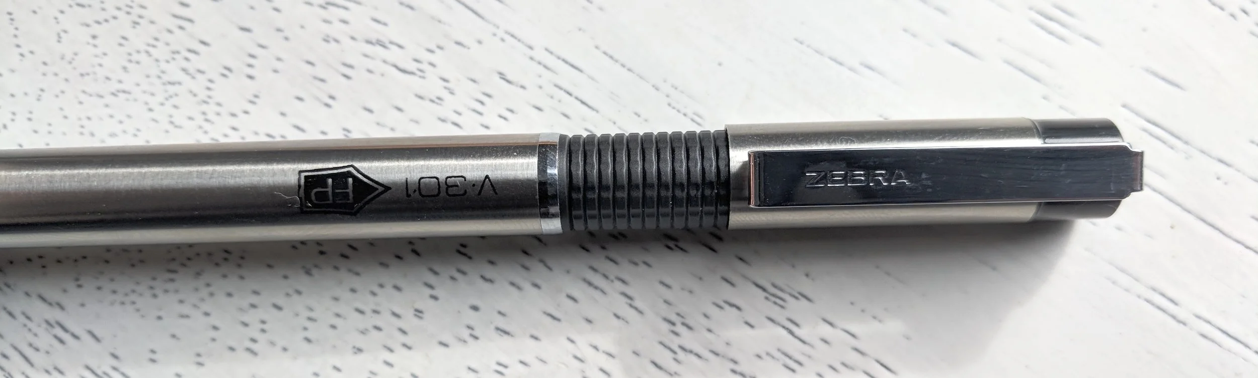 Zebra V 301 Fountain Pen Review Capped.jpg