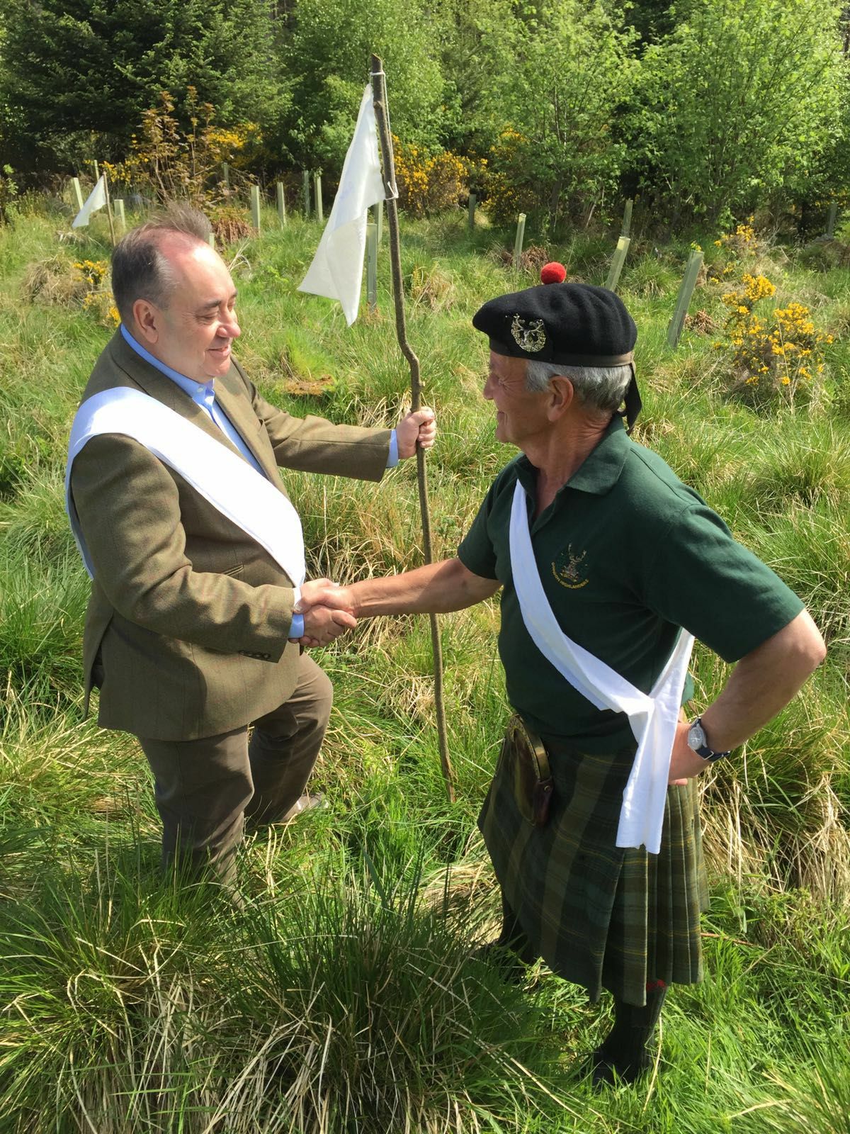 Alex Salmond meeting retired Gordon Highlander Maj. Mike Taitt at the White Wood in Huntly. 
