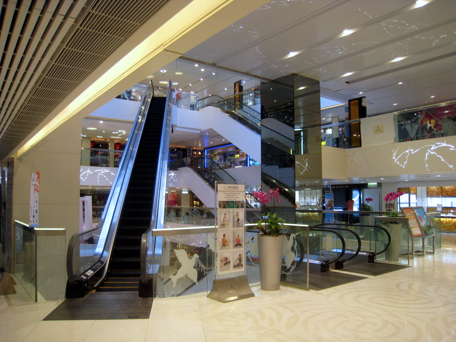 Luxstate - Real Estate - Retail - Hong Kong - Causeway Bay - WTC more 世貿中心 (2).jpg