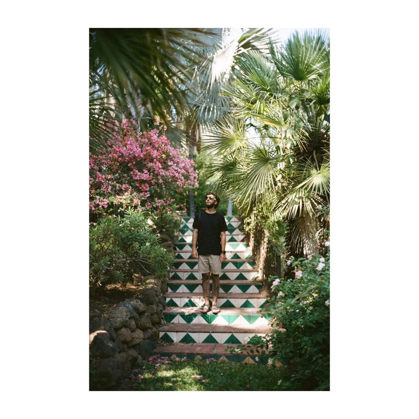 Mr @craigweddings 

Digi Cam handler, Super 8 Zoom technician, Photographer &amp; all round top bloke. 

#leica #leicam6 #portra400 #filmisnotdead