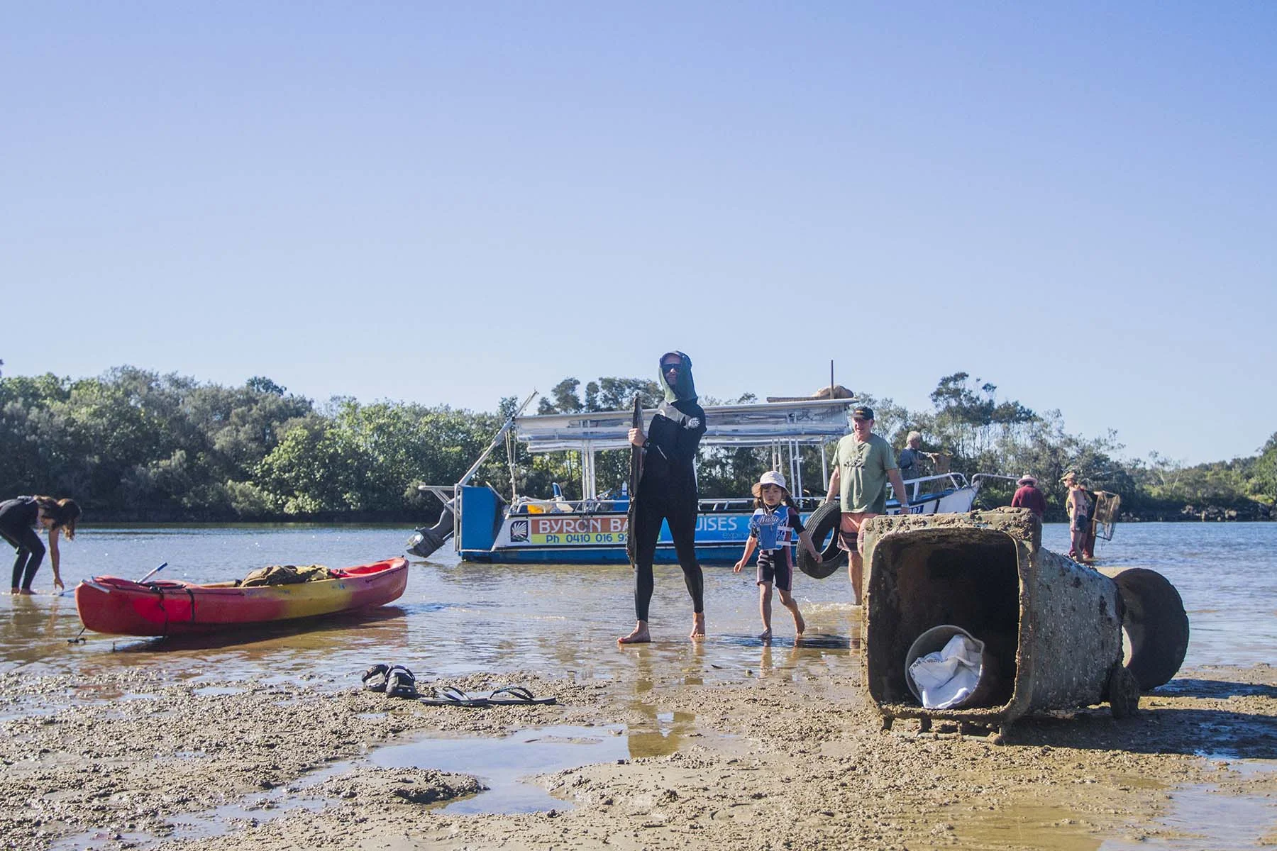 Nharyan Feldmann and his daughter Aila from The Cookie Shack Byron Bay doing some heavy lifting