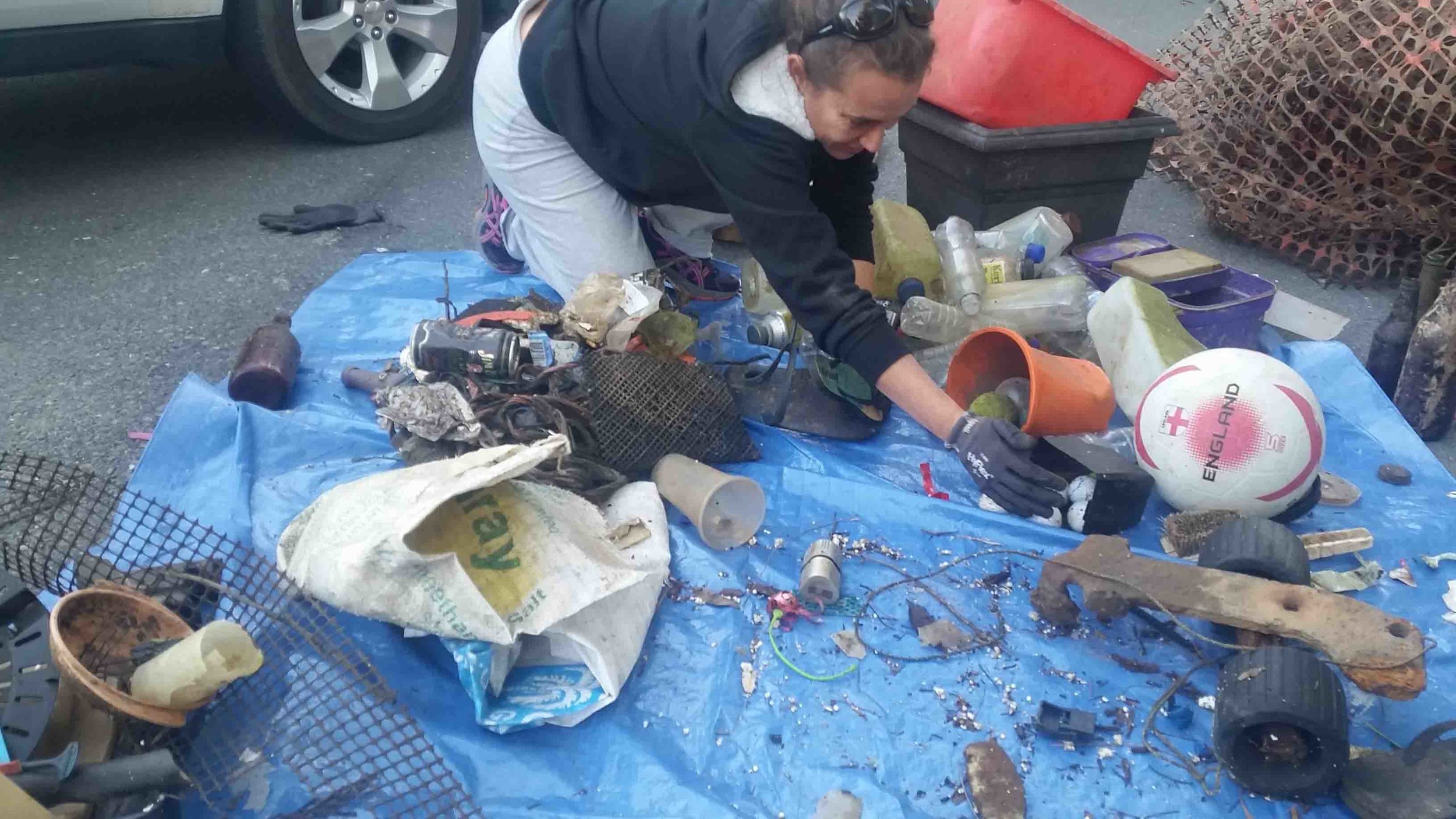 One of our volunteers, Fabi, sorting and counting our findings in Tallebudgera Creek.