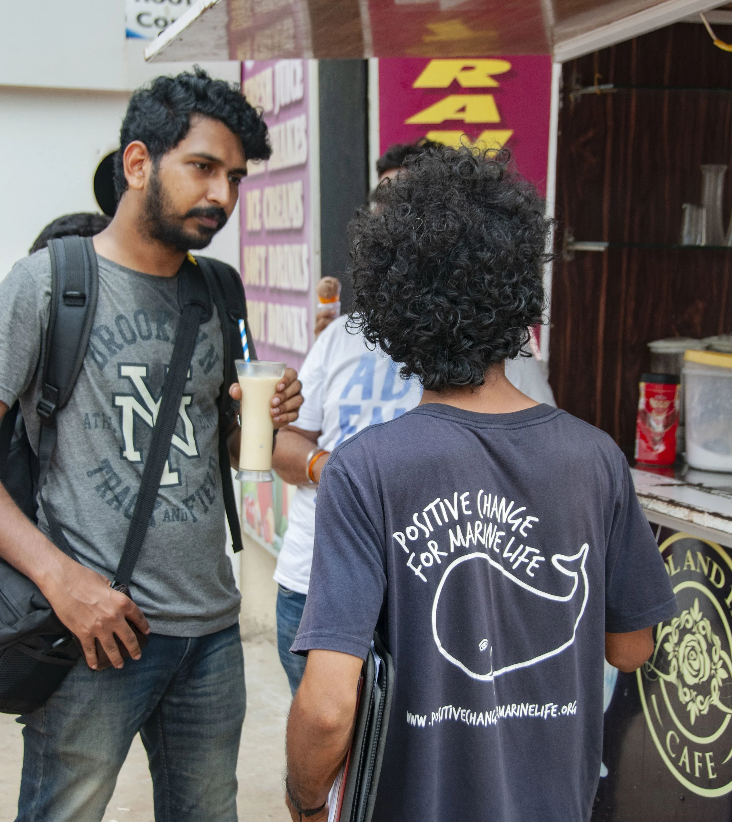 Our local Coordinator Krishna chatting to customers about our new products, including paper straws. Our surveys reflected that over 95% of people preferred Areca and paper over plastic!