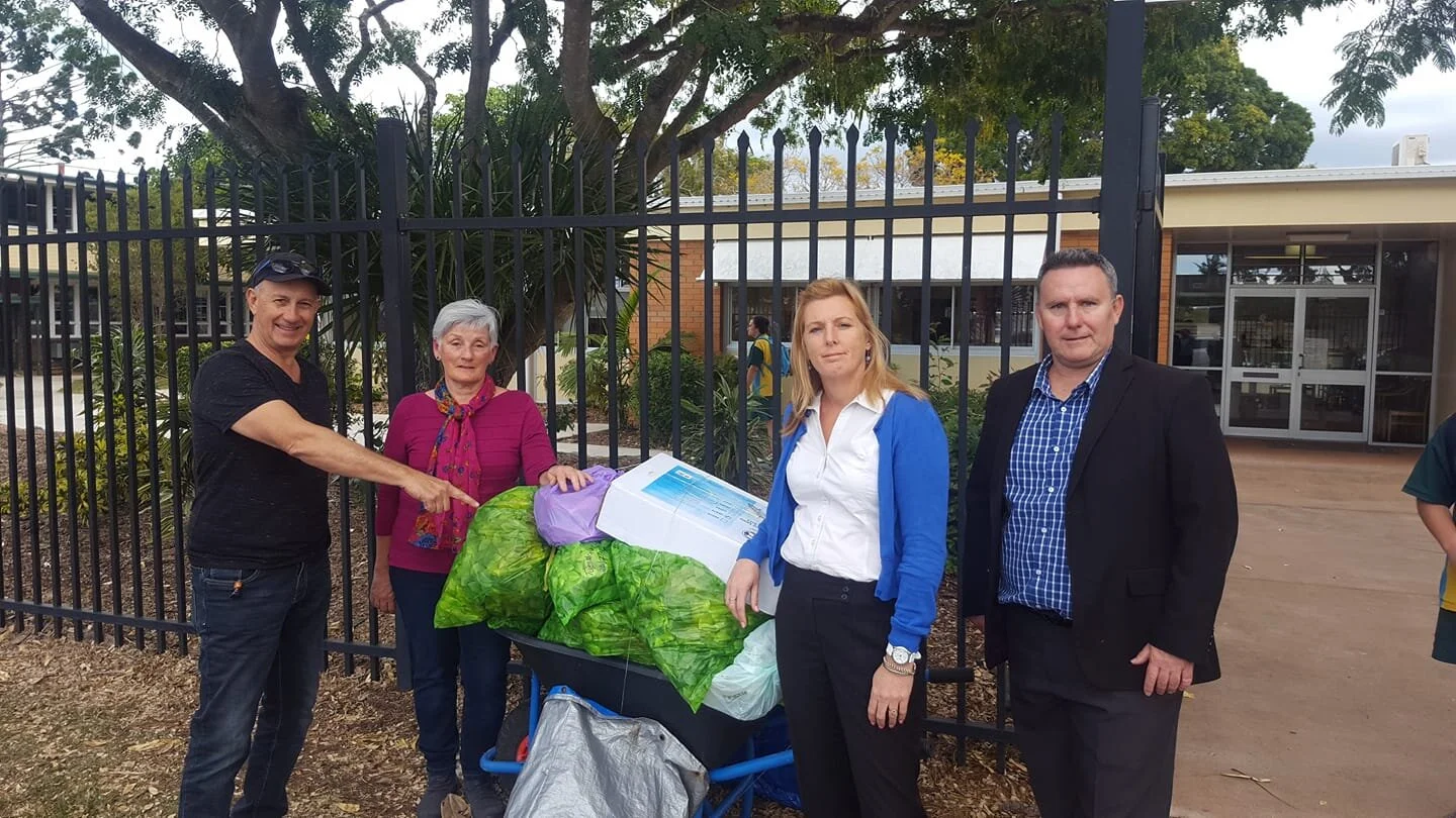 Clontarf Beach State School, Moreton Bay Council and Community Representatives after a one day clean-up haul from King Street, Clontarf.