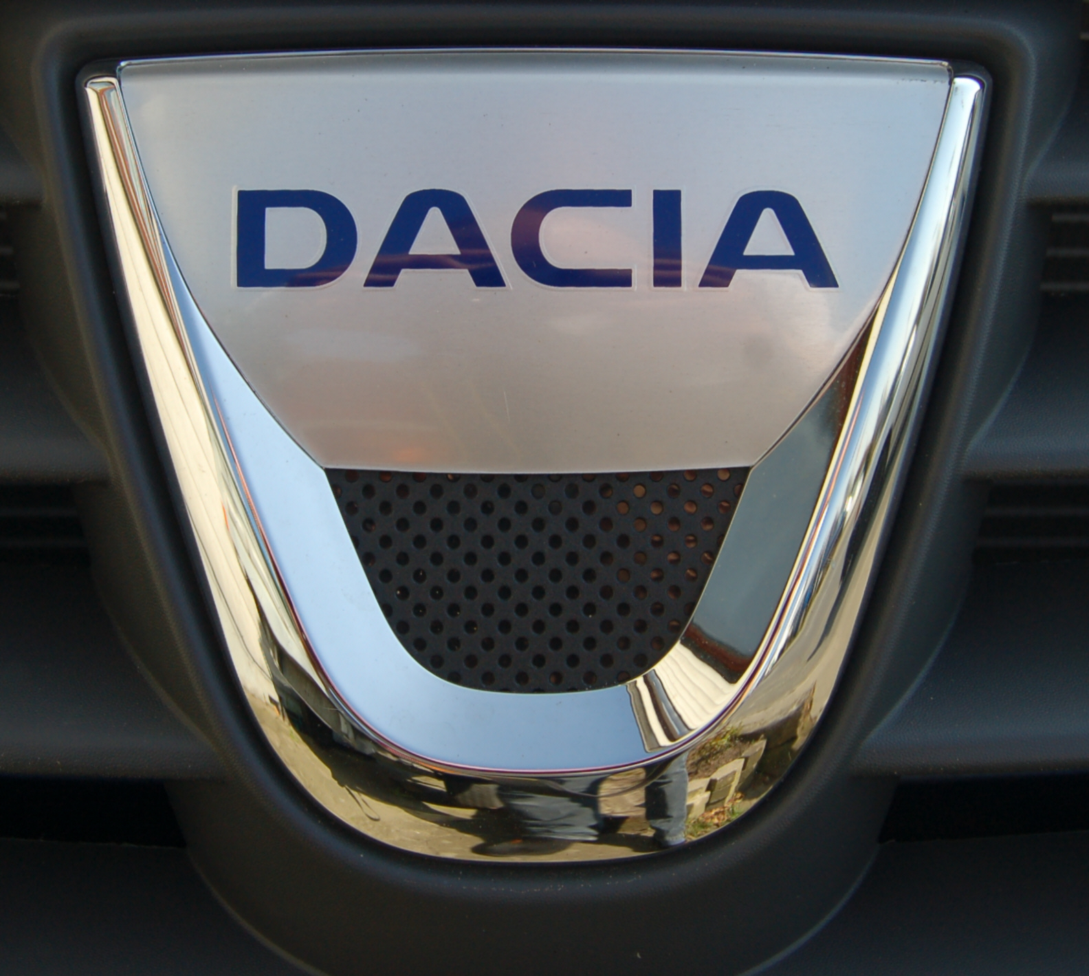 Dacia_Logo_new_.jpg