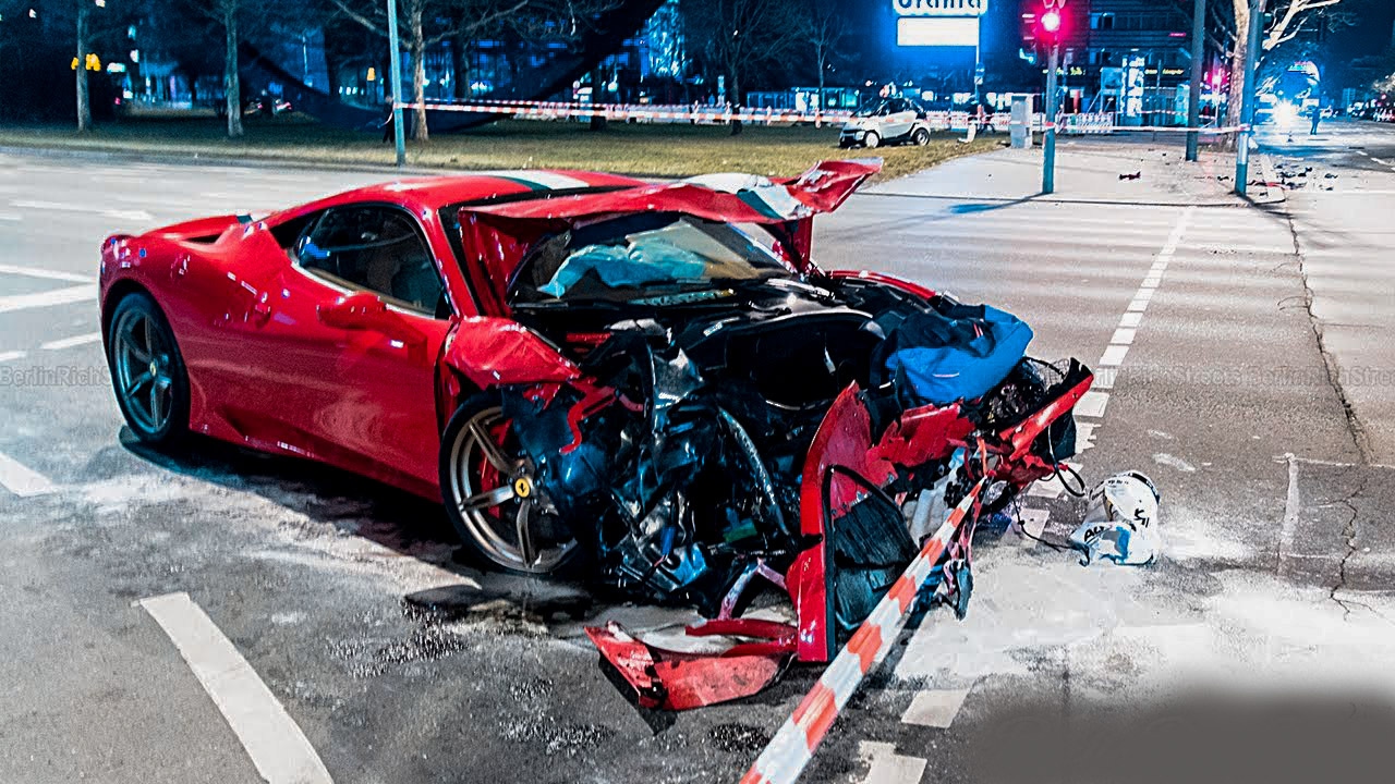 Разбитый ч. Audi r8 crash. Ferrari 458 crash. Феррари 458 Разбитая в тотал.