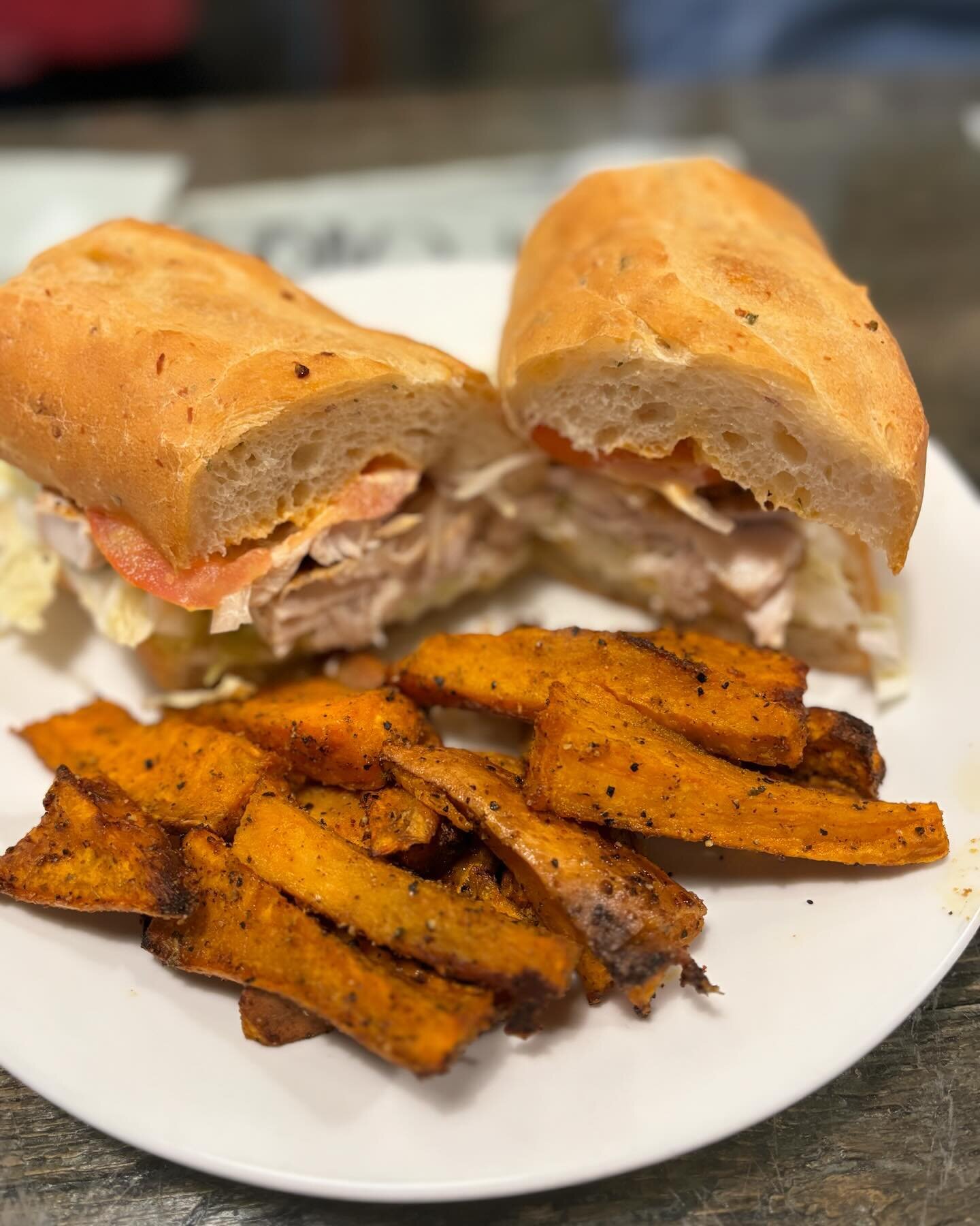 Special of the day : local Amber Jack PO&rsquo;Boy. Grilled,blackened or fried amber jack, Napa cabbage , tomato, and spicy aioli  on potato rosemary baguette. Served with choice of side . #warehousebakeryanddonuts #bakery #madefromscratch #amberjack