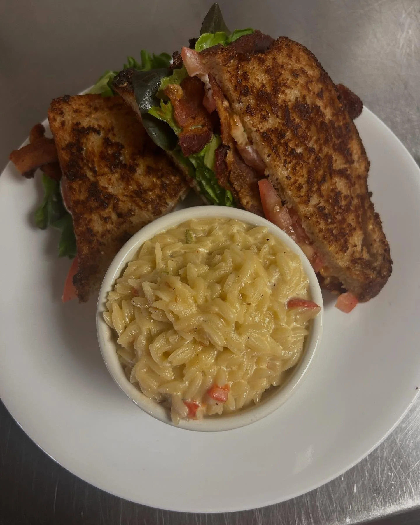 Today&rsquo;s special is a BLT  on multigrain bread with local appetite mix greens, bacon, red tomato and a lemon garlic aioli. The side of the day is a orzo Gouda Mac n cheese with roasted red peppers. #localappetitegrowers #fairhopealabama #warehou