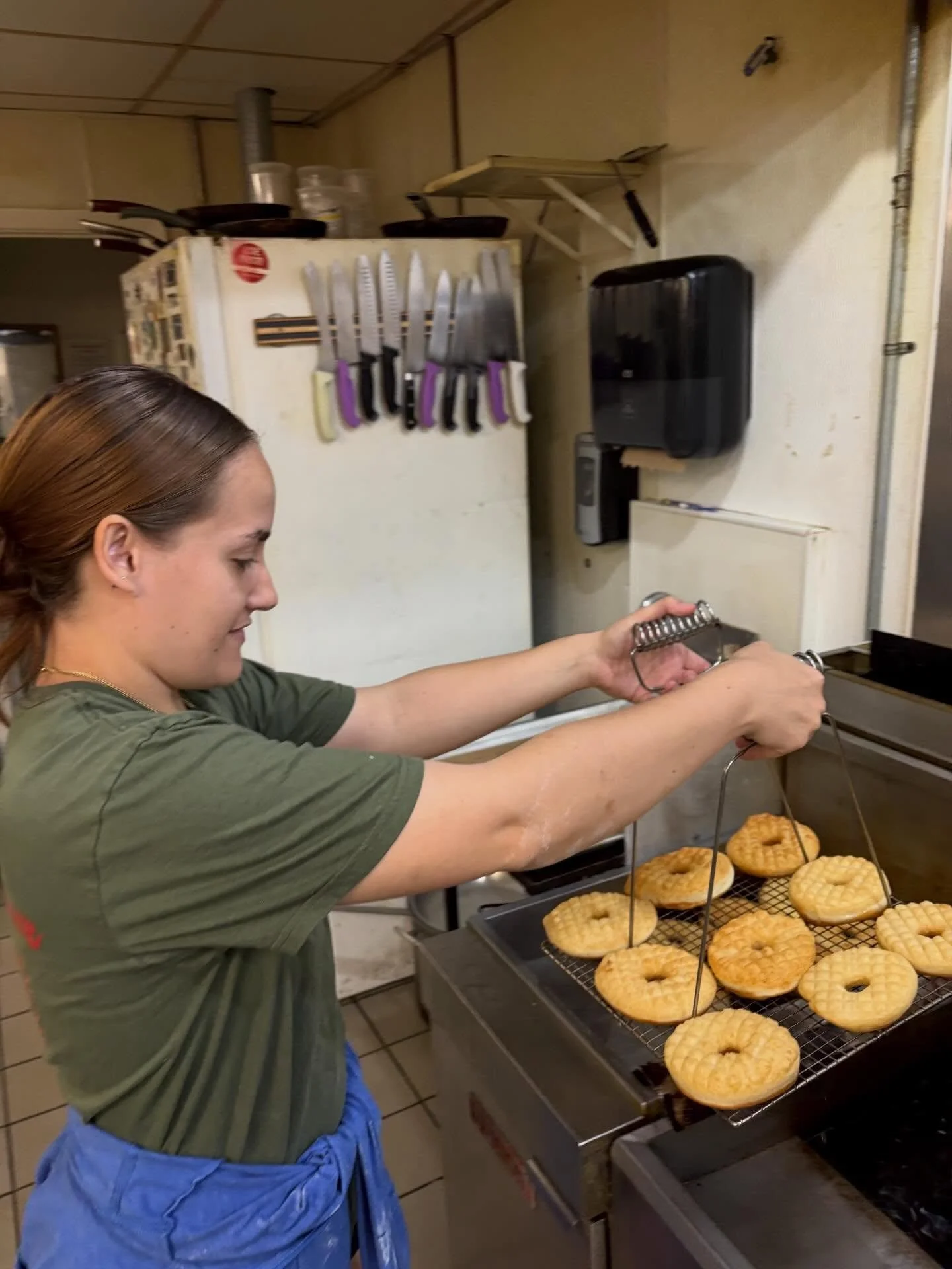 If y&rsquo;all could smell this freshly baked goodness through your screen, you&rsquo;d be here instead. Our bakers are actually sculptors and artists 🤩