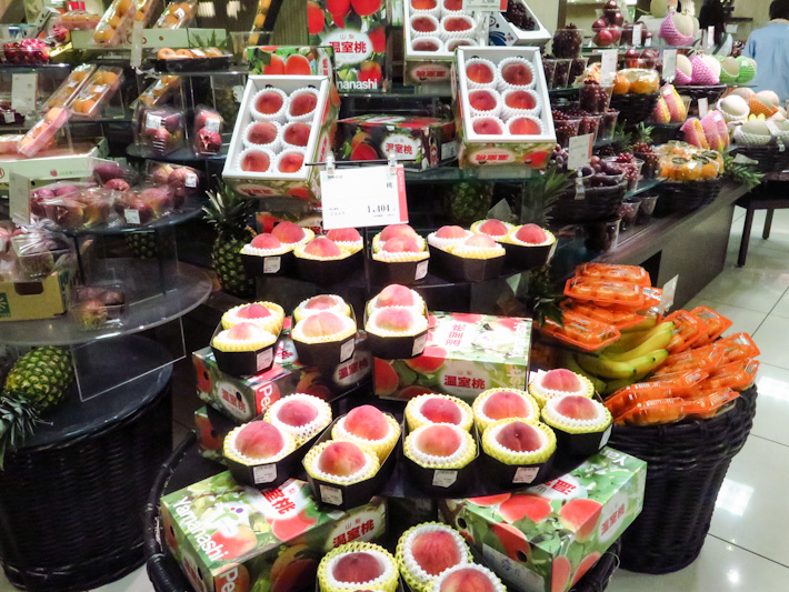 Dept store Japanese-fruits.jpg
