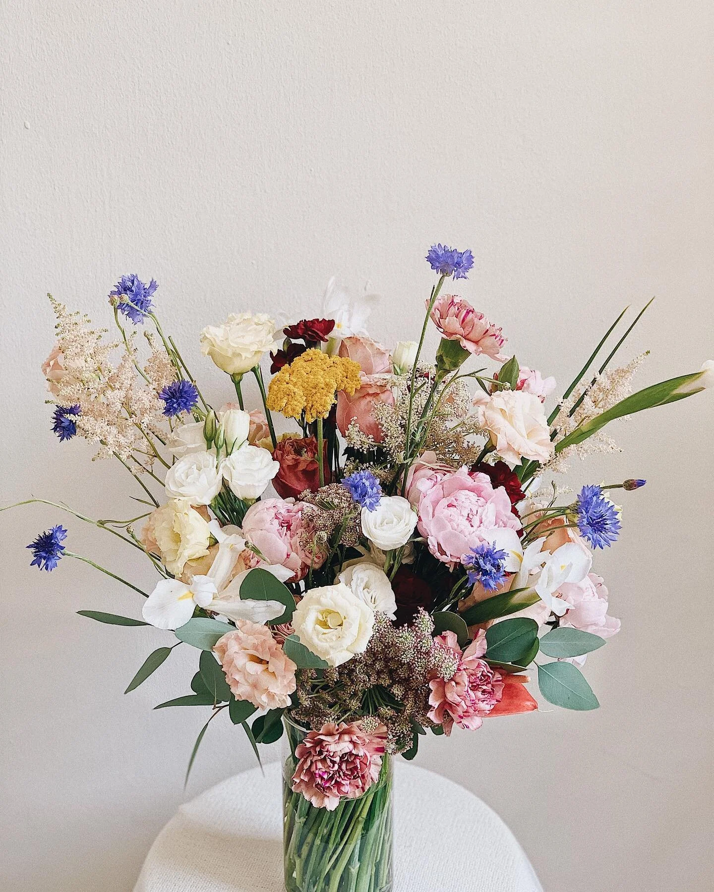 Happy 5th anniversary, W &amp; F! 
.
.
.
.
#sgflorist #sgflowers #sgweddings #sgbrides #singaporeflorist #anniversaryflowers #heyheyhellomay #dsfloral #sgig #vscosg #instaflowers #sgbouquet