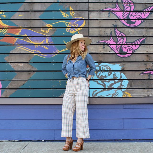 👩🏼&zwj;🌾 My new favorite emoji 👩🏼&zwj;🌾 And my favorite pants.👖I&rsquo;ve rounded up some fun patterned pants for you guys in the @liketoknow.it app, here 👉🏼 http://liketk.it/2DY6a and at the link in my bio. So many easy ways to shop! #liket