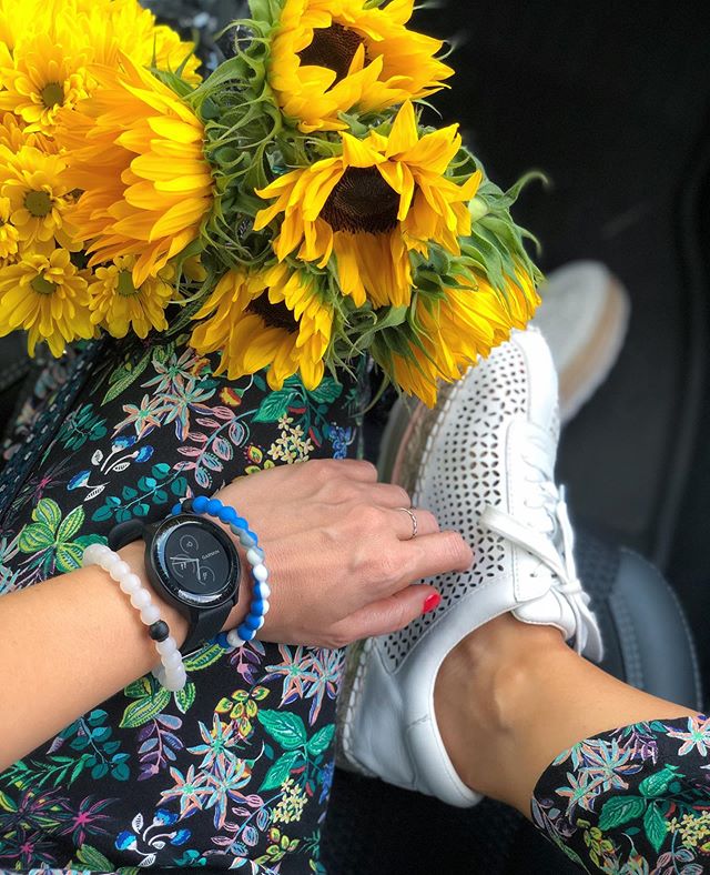 🌻🌼 When your kicks are this cute you have to count your steps. Or just have your Garmin do it for you. 🤪👟⌚️🌻 http://liketk.it/2DVZm @liketoknow.it #liketkit #trustyourcloset #ltkshoecrush #floralonfloral #styleMARC #myanthropologie