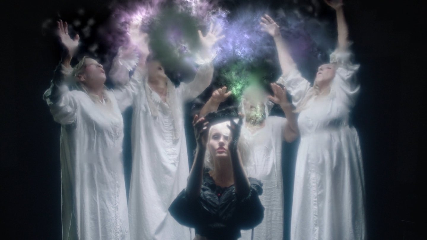 We're thrilled to premiere @monstrotvproductions @dasychira #EternalFamily on sabatmagazine.com at 12.20 today!
@dasychira new single from the Hollywood Forever mixtape is a tale of digital ritual to seal the fate of our four YouTubers.
Directed