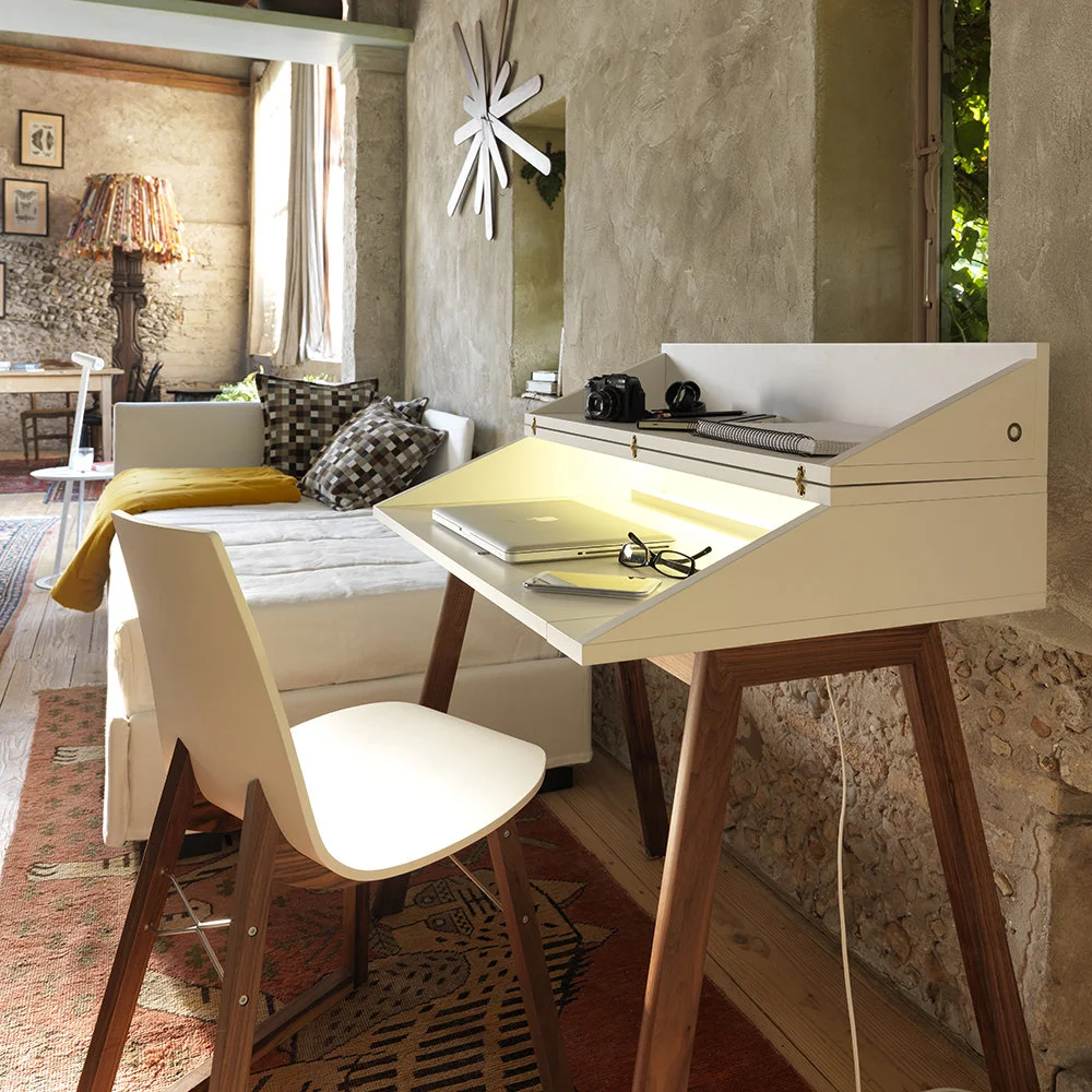 bureau-desk-white-880923.jpg