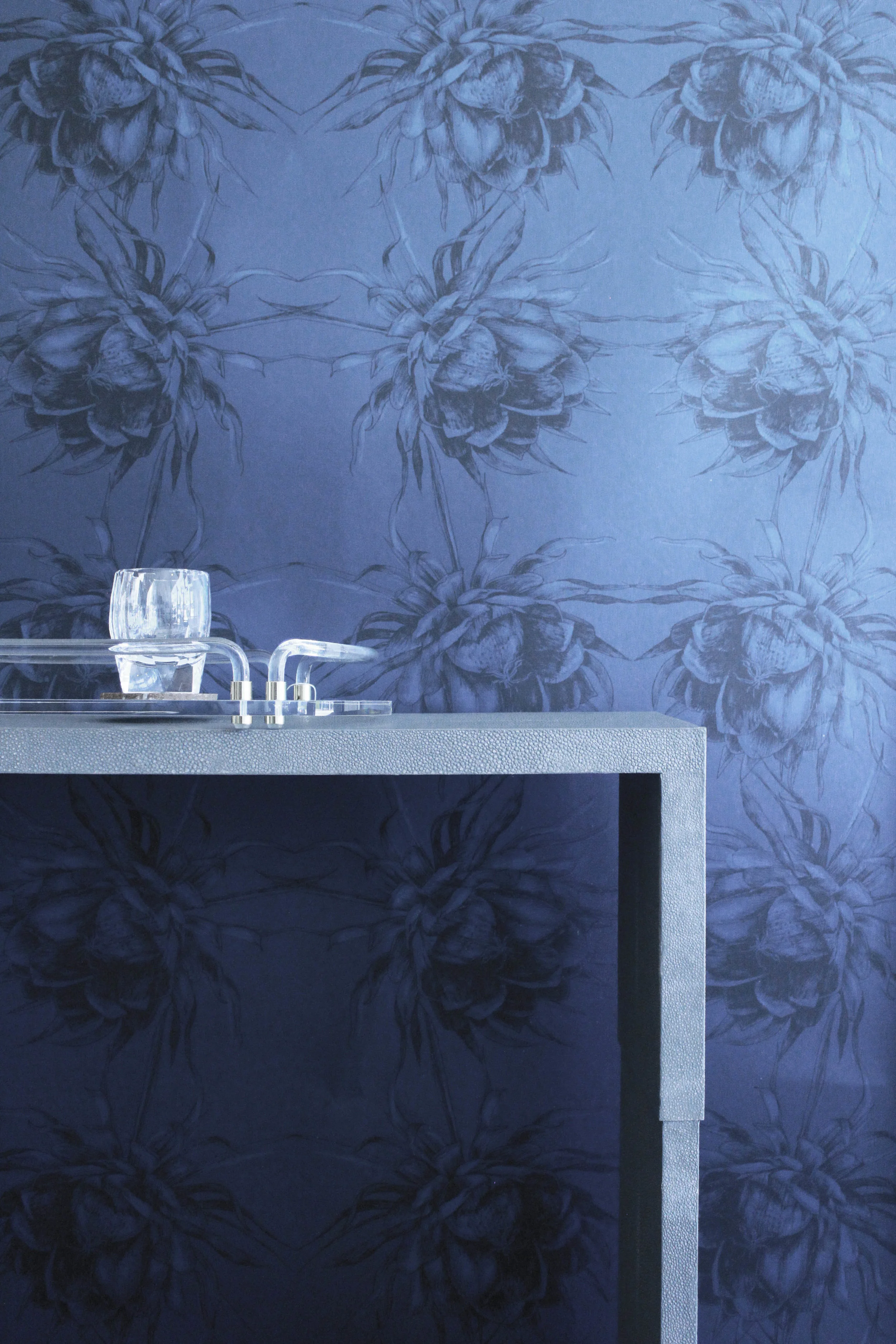 N I G H T B L O O M E R S 