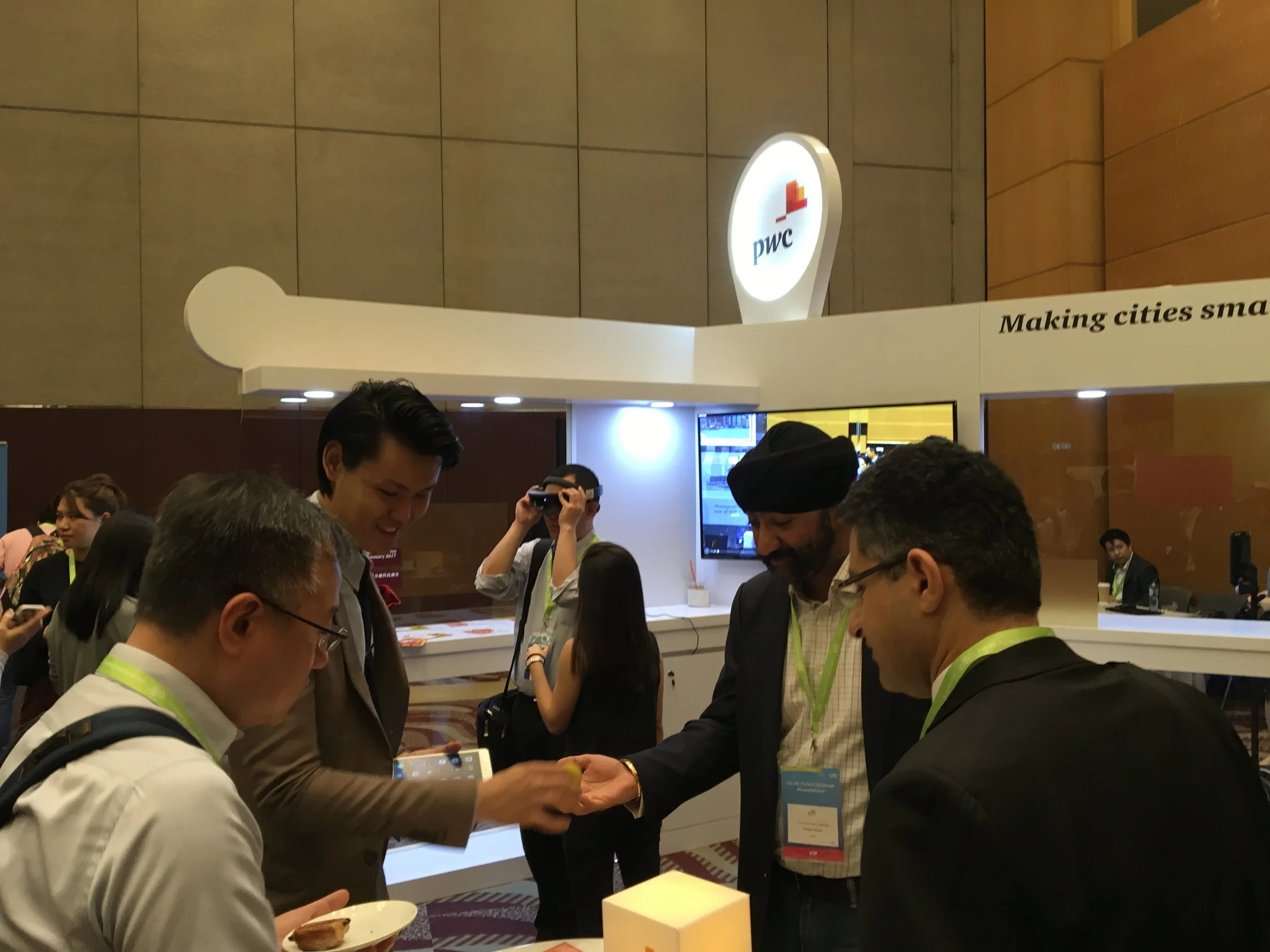 International iPad Magician Wows Crowd at Hong Kong Fintech Challenge