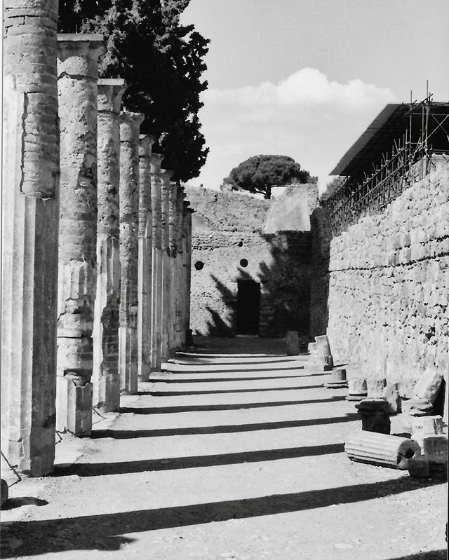 Welcome to #Pompeii in #35mm
.
.
.
#vsco#vscoitaly#instagood#instagram#stayandwander#travel#travelgram#vogue#setlife#fashion#vscocam#folk#folkgood#sonya6000#camplife#canonphotography#photography#cinematography#film#allshots_#actor#streetphotography#o