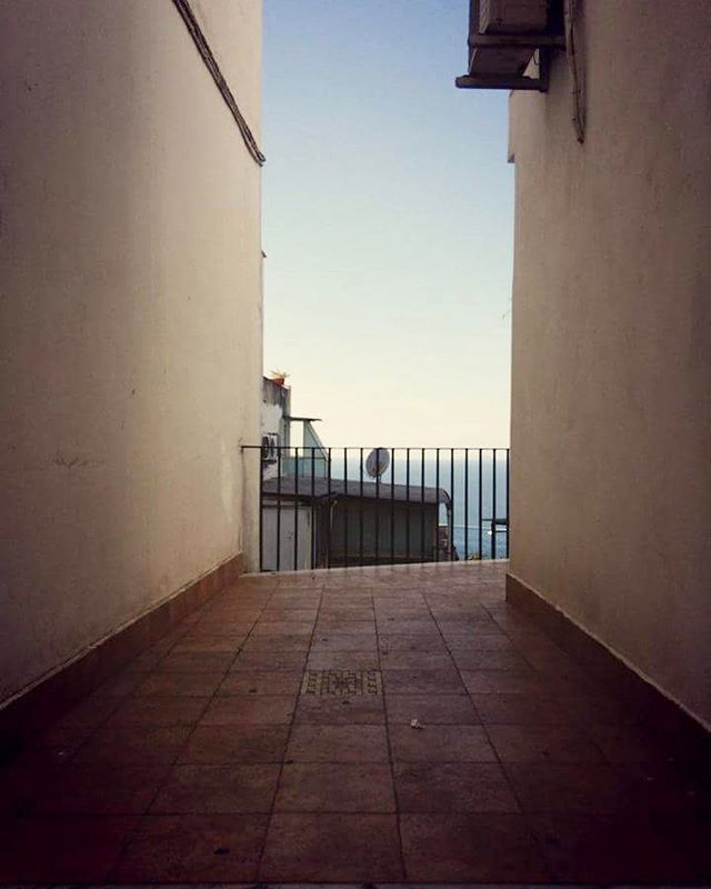 All alleys lead to heaven in Capri.
.
.
#vsco#vscoitaly#instagood#instagram#stayandwander#travel#travelgram#vogue#setlife#fashion#vscocam#folk#folkgood#sonya6000#camplife#canonphotography#photography#cinematography#film#allshots_#actor#streetphotogra