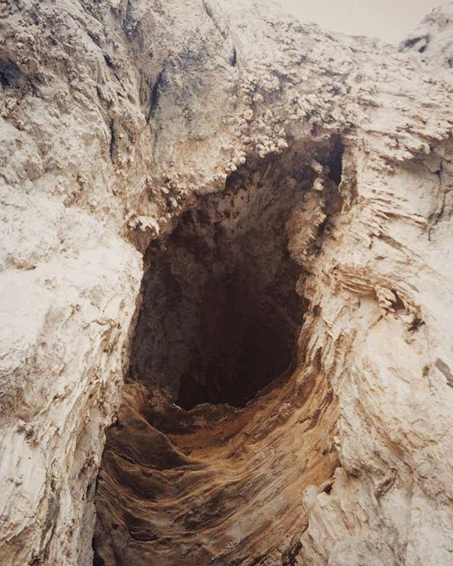 The underbelly of Capri. #mountainstones .
.
.
#vscoitaly#instagram#stayandwander#travel#travelgram#vogue#setlife#fashion#vscocam#folk#sonya6000#artorvisuals#cinematography#film#actor#outdoors#geometry#minimal#beautiful#perspective#architectures#arch