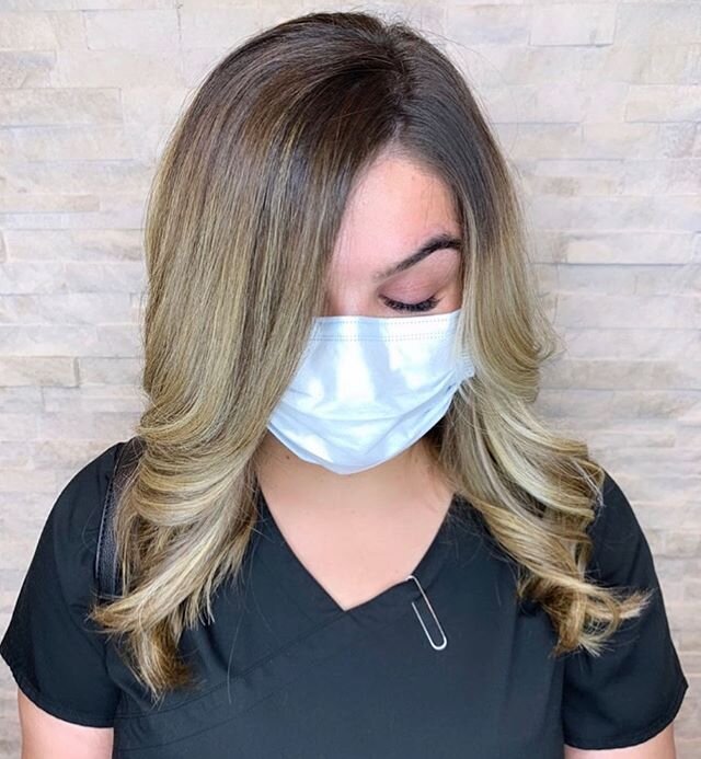 Balayage 👌 #werebackinfullswing #dilettisalonandspa #stoneycreek #downtownstoneycreek #hamilton #hamont #grimsby #niagara #hair #haircolor #balayage #schwarzkopfprofessional #behindthechair #hairenvy