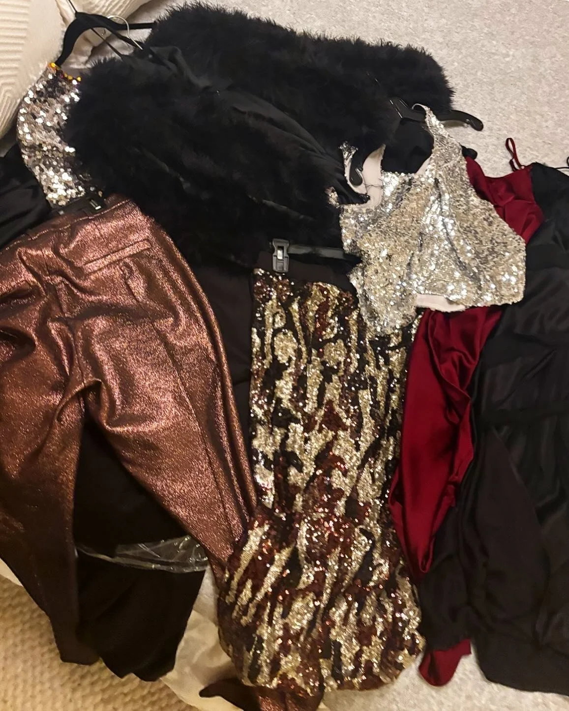 Time to bring out your holiday clothes!🥂🍷💃