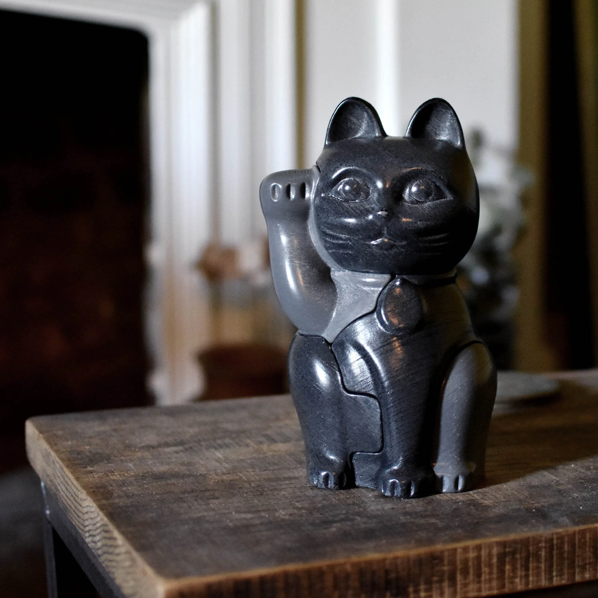 neko28neko28 Waving Cat: Solar-Powered Maneki Neko | J-Life – J-Life