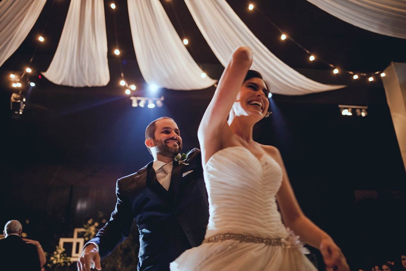 When I saw you I fell in love and you smiled because you knew - A.Boito
#aspinwallphotography #loveyourstory #wildhearts
.
.
.
.
.
.
.
.
#loveandwildhearts #weddingphotography #lookslikefilm #authenticlovemag #junebugweddings #dirtybootsandmessyhair 