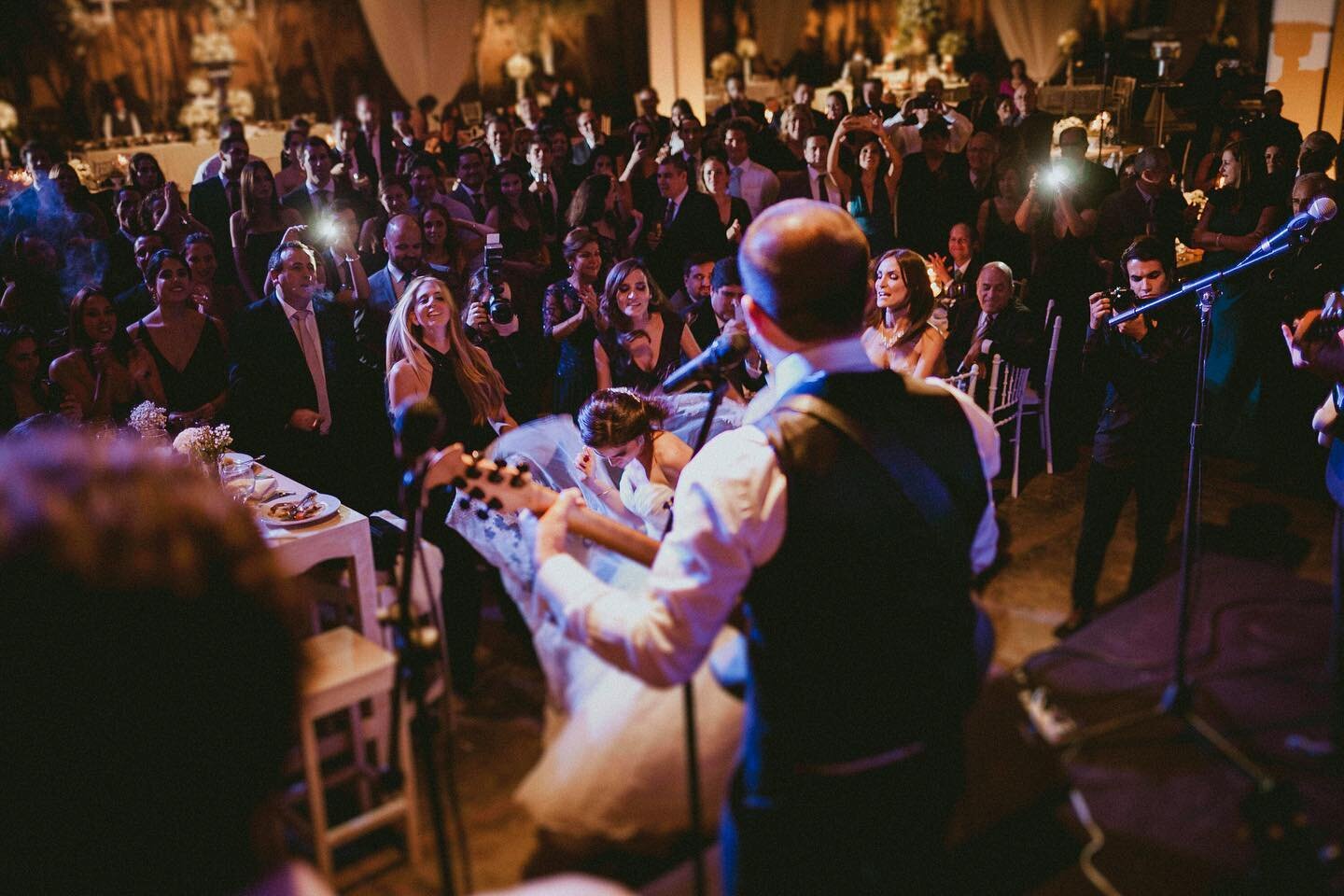 Dance like no one&rsquo;s watching ~ A+A🔥
#aspinwallphotography #loveyourstory #wildhearts
.
.
.
.
.
.
.
.
#loveandwildhearts #weddingphotography #lookslikefilm #authenticlovemag #junebugweddings #dirtybootsandmessyhair #couplegoals #weddingviral #r