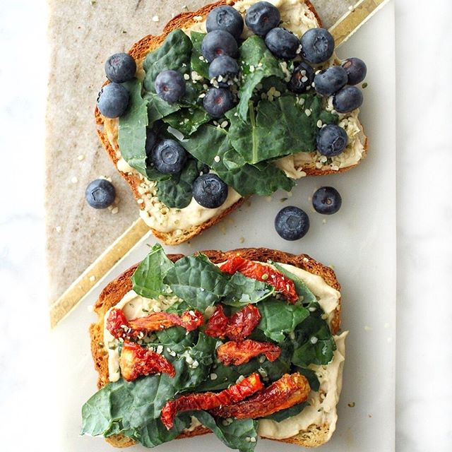 Kale Toast? KALE YEAH! 😆
Which topping are you choosing? ✨
Blueberries or Sun Dried Tomatoes? ⬇️
⠀⠀⠀⠀⠀⠀⠀⠀⠀
Maggie @onceuponapumpkin (📸) 👏
⠀⠀⠀⠀⠀⠀⠀⠀⠀
#FarmFreshGreens #NaturesGreens
.
.
.
#kaleyeah #kale #toast #toasttoppings #toppings #blueberries 