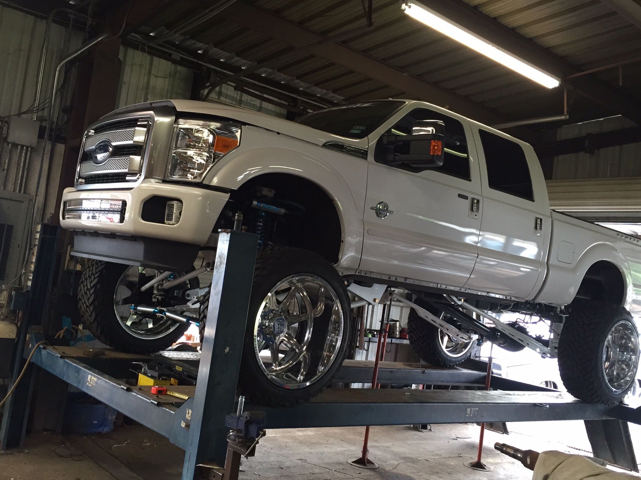 texas metal lifted trucks