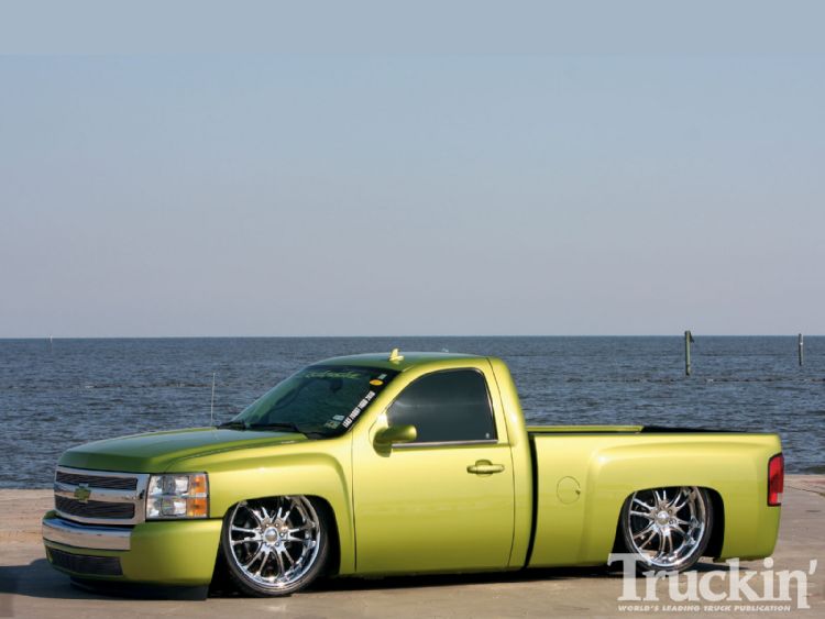 1013tr_01+2008_chevy_silverado+left_side_angle.jpg