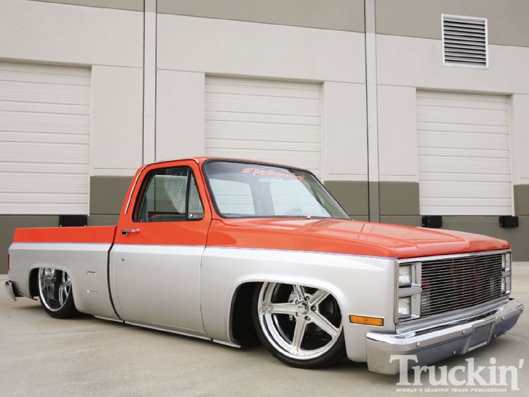 1104tr_01+1986_chevy_c10+right_side.jpg