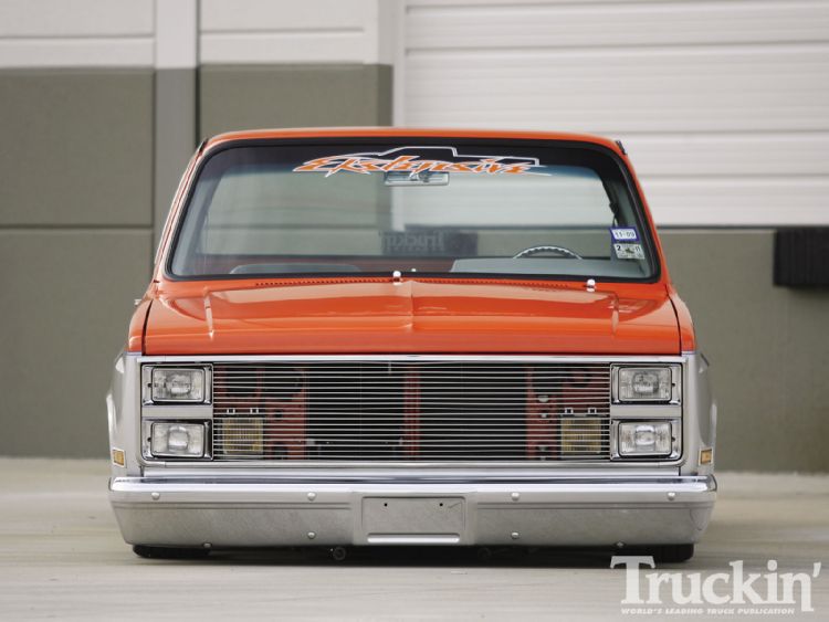 1104tr_05+1986_chevy_c10+front_grille.jpg