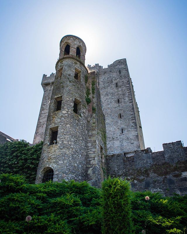 And that&rsquo;s a wrap on my Blarney Castle photos. I kissed the stone and walked the grounds. I loved it! &bull;
&bull;
&bull;
#irish_daily #irish🍀 #ireland #ireland🍀 #irelandtravel #ireland_gram #blarneycastle  #travelblogger #traveldrops #photo