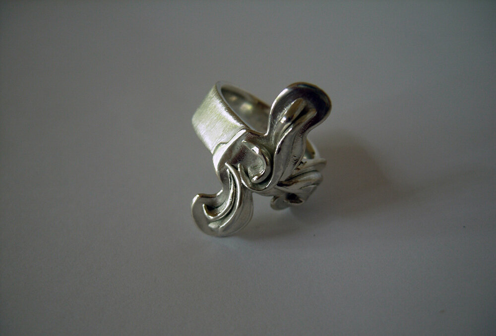 silver-acanthus-leaf-ring.jpg