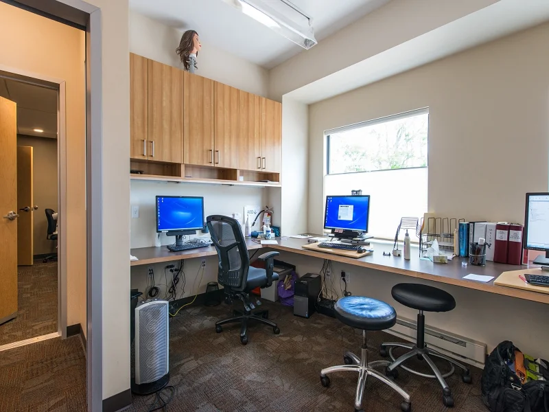 1749821_Office-Four_800x600.jpg