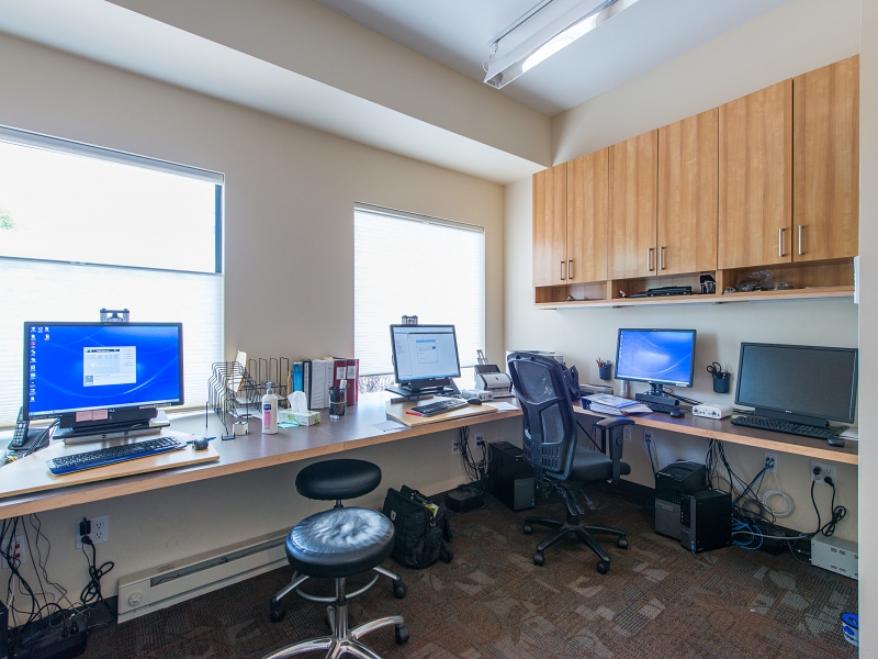1749826_Office-Three_800x600.jpg