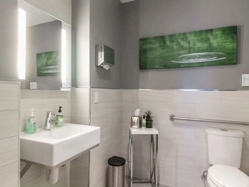 1762017_Bathroom_800x600.jpg