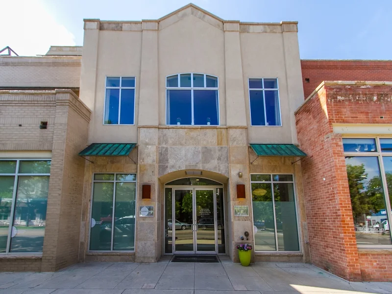 1762020_Exterior_800x600.jpg