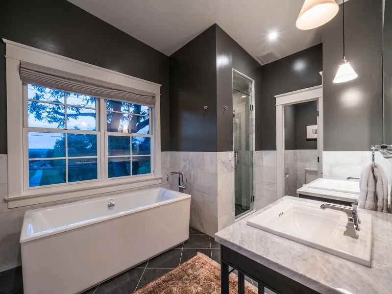 MasterBathroom_800x600_1773637.jpg