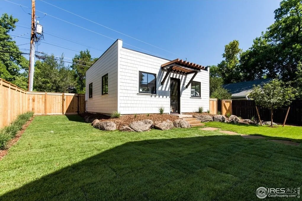 2037 Mapleton 7.jpg