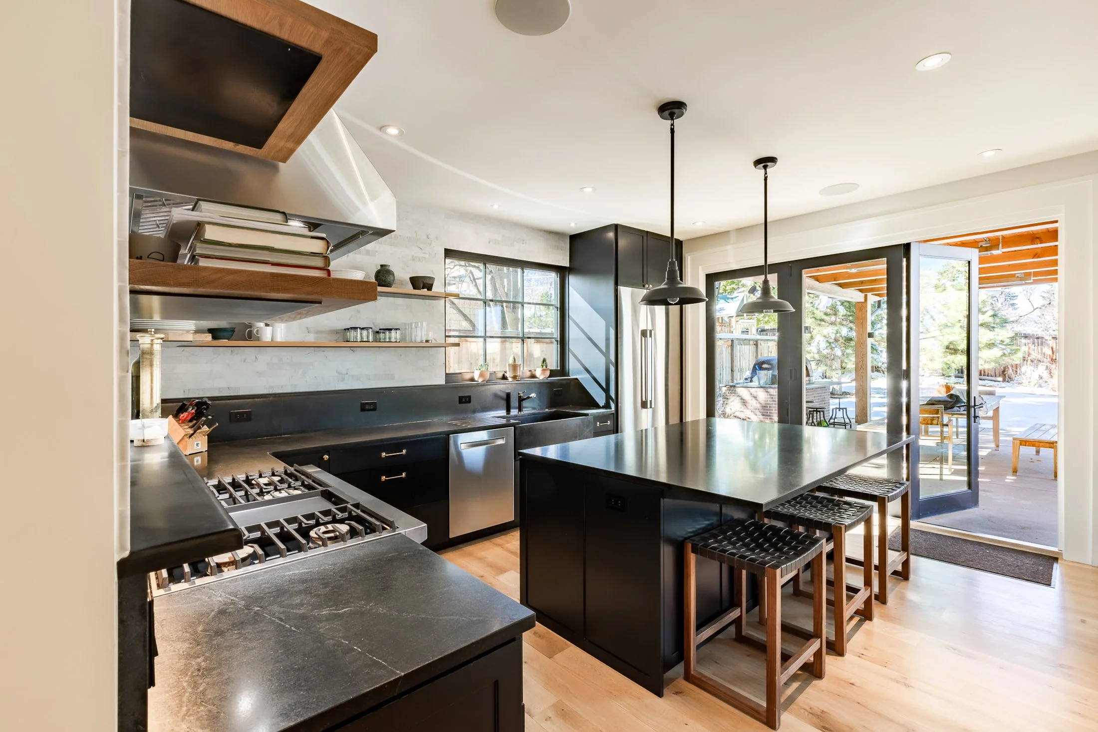 2385 Kenwood Dr - 04.jpg