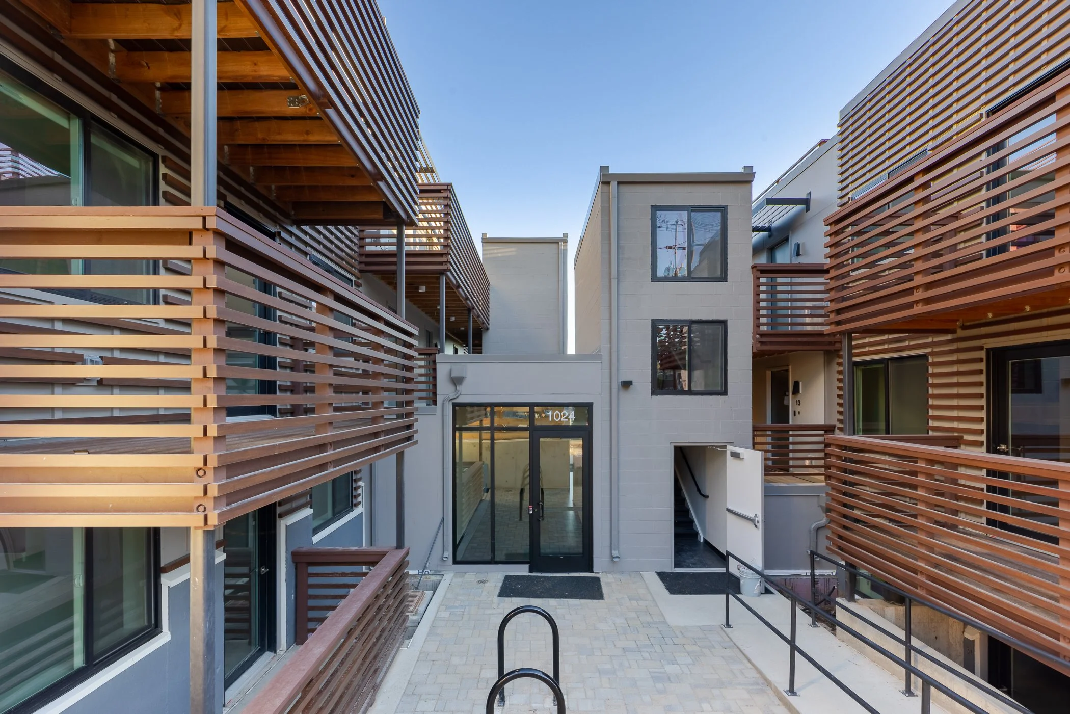 1024 Marine St-64 - Web.jpg