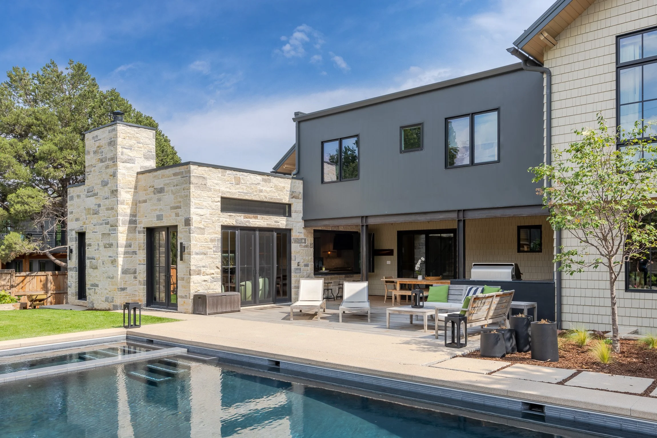 2365 Kenwood Dr-5.jpg