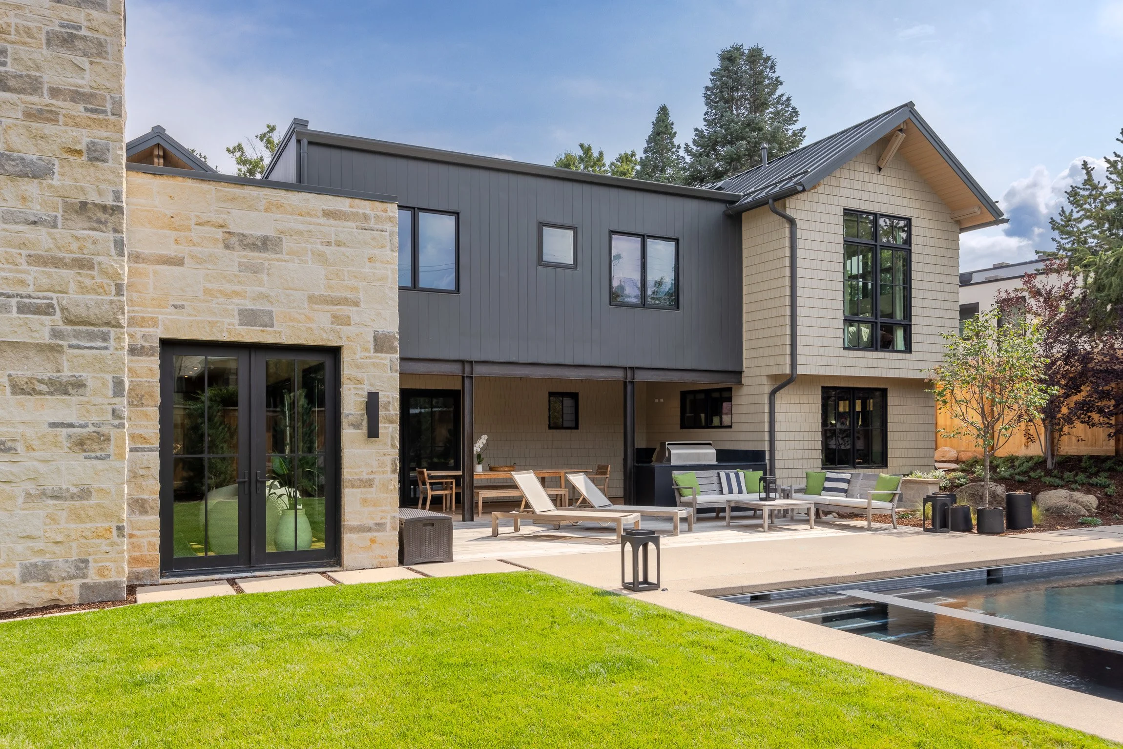 2365 Kenwood Dr-11.jpg