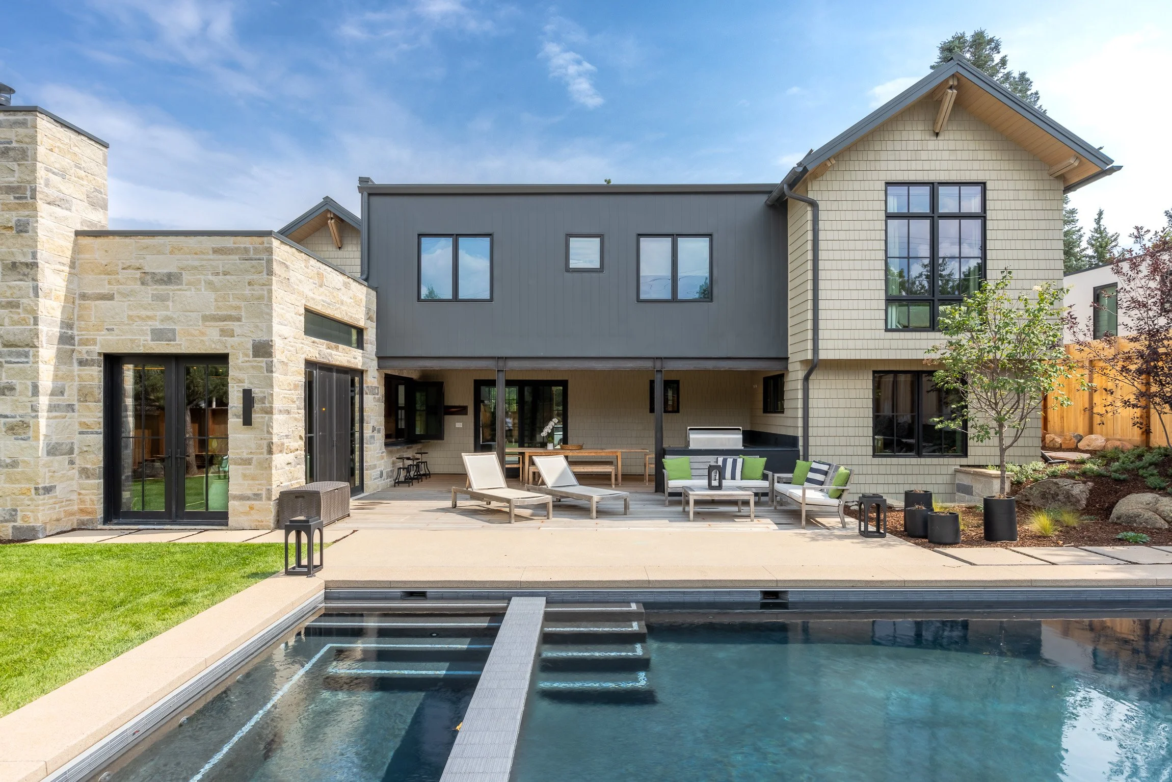 2365 Kenwood Dr-1.jpg
