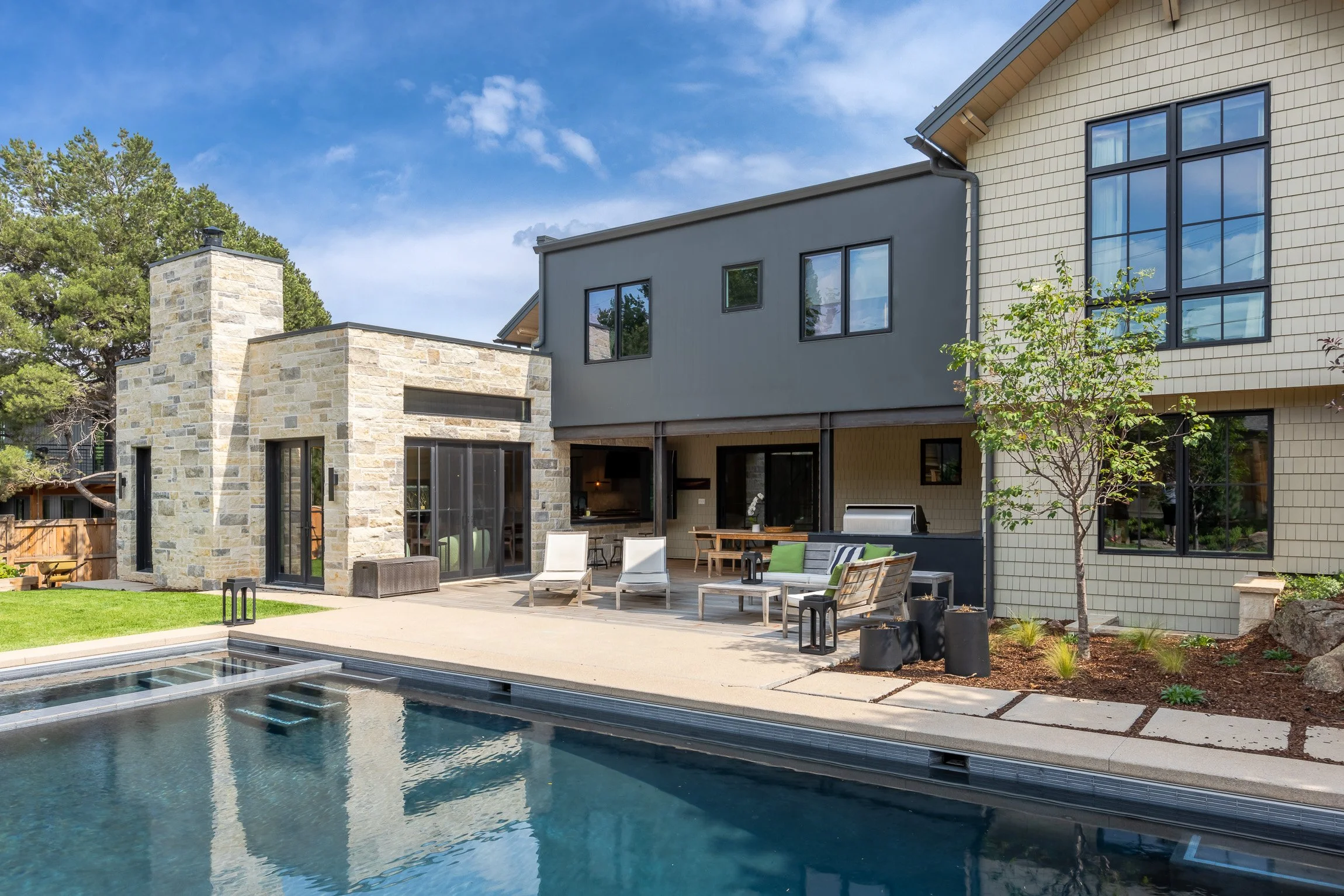 2365 Kenwood Dr-2.jpg